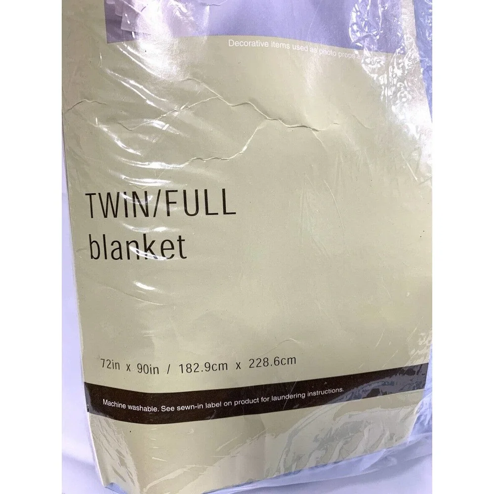 Owen Manufacturing Blanket 100% Polyester Twin Full Light Blue‎ New